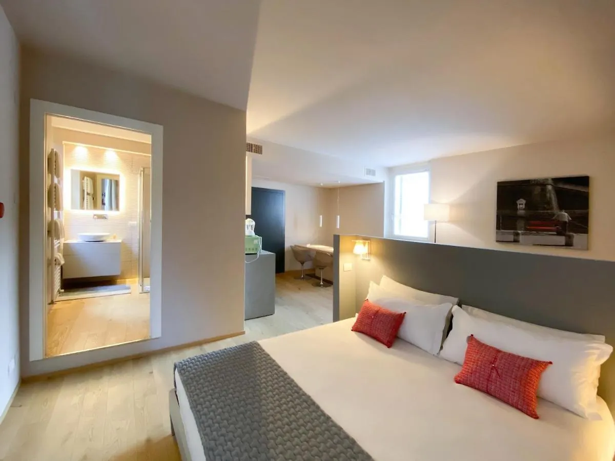 Time To Be - Luxury Apartments Centro Storico Peschiera del Garda 0*,  Italy