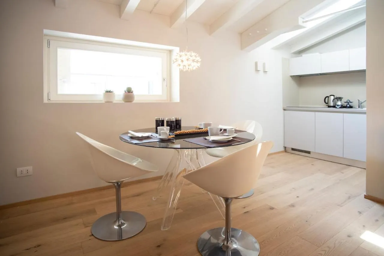 Time To Be - Luxury Apartments Centro Storico Peschiera del Garda 0*,  Italy